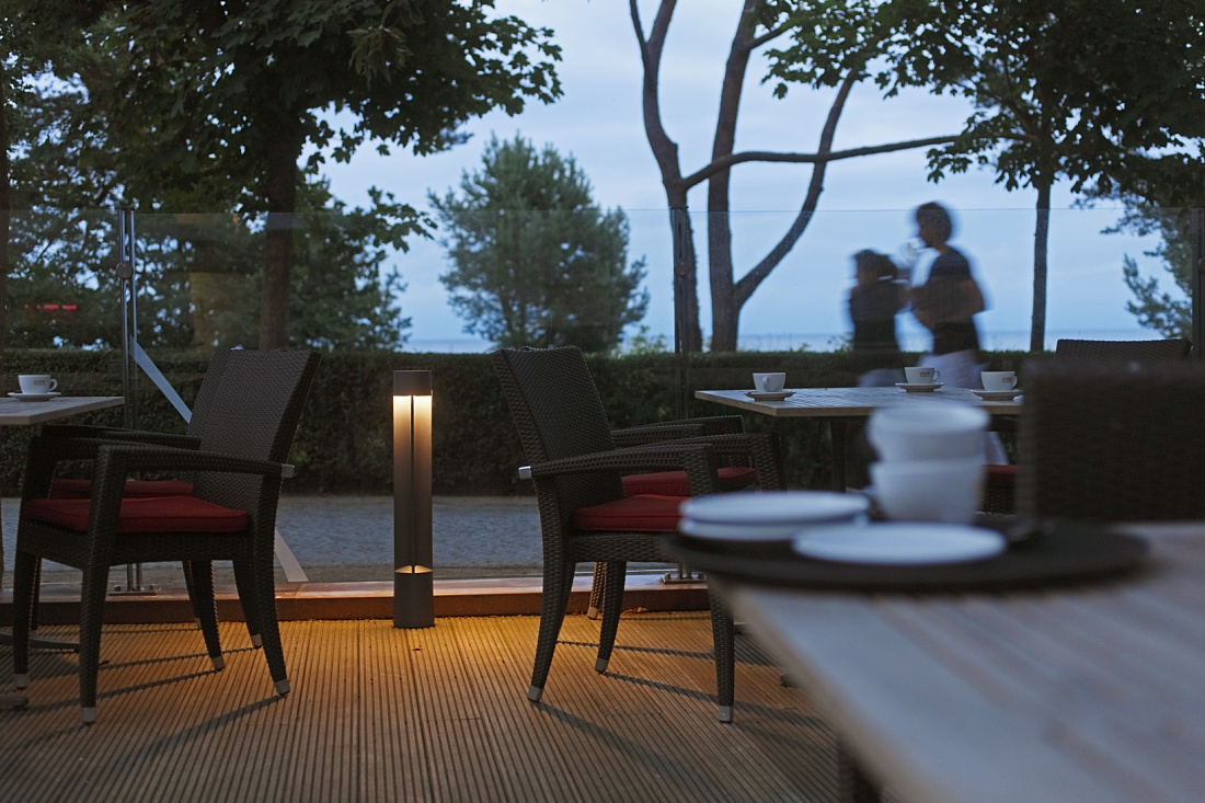 ERCO Midipoll bollard lighting on the terrace of Hotel Nixe in Binz.