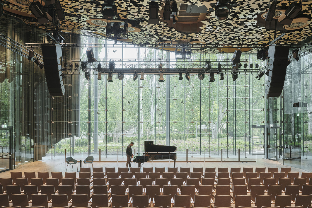ERCO lighting in the House of Hungarian Music: Precise concert hall lighting with high visual comfort.