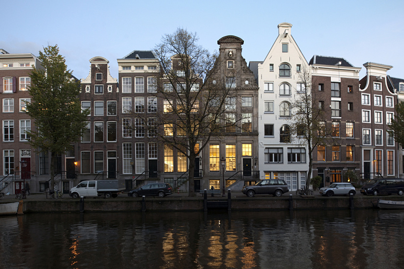 Huis Marseille Museum in Amsterdam, showcasing ERCO LED lighting in historic architecture.