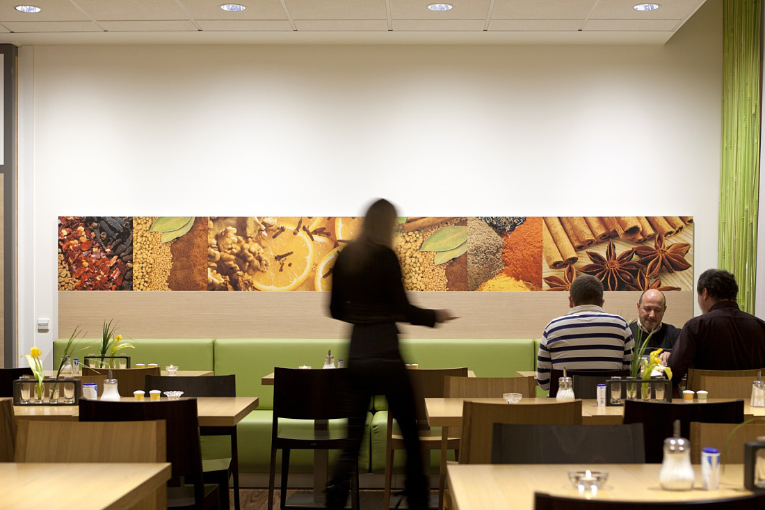 Ibis Hotel Aachen restaurant featuring LED wall washers for ambiance.
