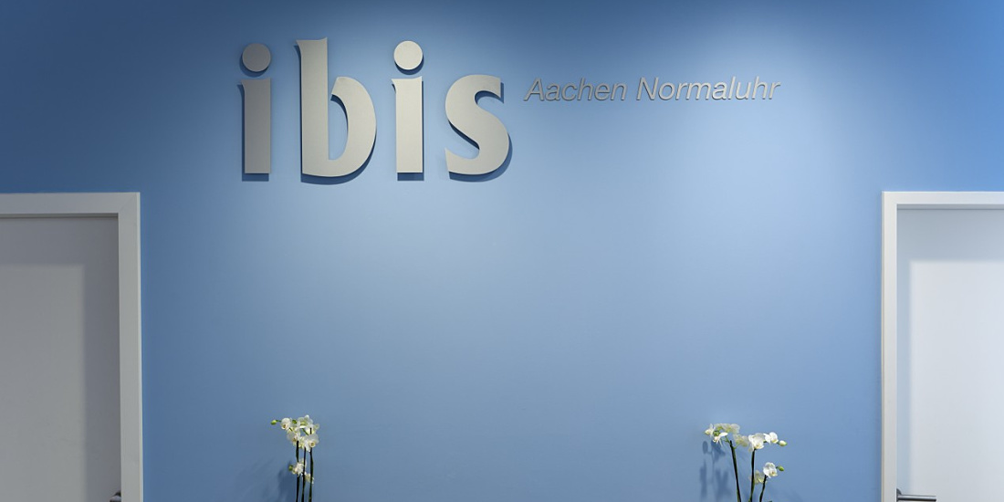 Ibis Hotel Aachen foyer featuring wallwashers and LED downlights for efficient lighting.