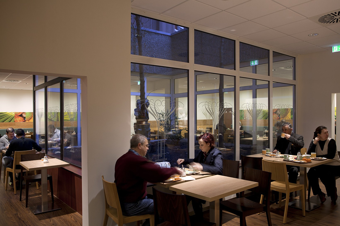 Ibis Hotel Frankfurt restaurant featuring LED lighting for a comfortable ambiance.