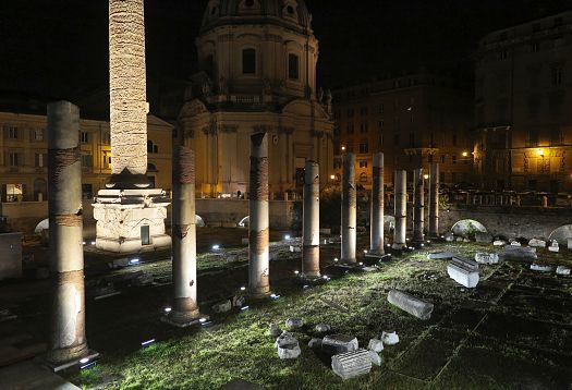 Illuminated Trajans Column and Roman Forum at night with ERCO lighting tools.