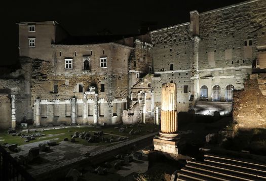 Illuminated ruins of the Imperial Forums in Rome, featuring ERCO lighting highlighting historical details.