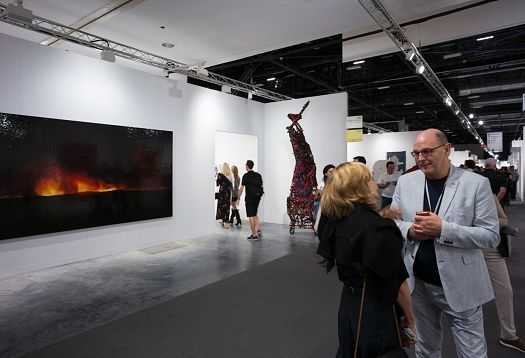Art Basel illuminated by ERCO: Visitors view art, accented by Parscan spotlights and Pantrac wallwashers.