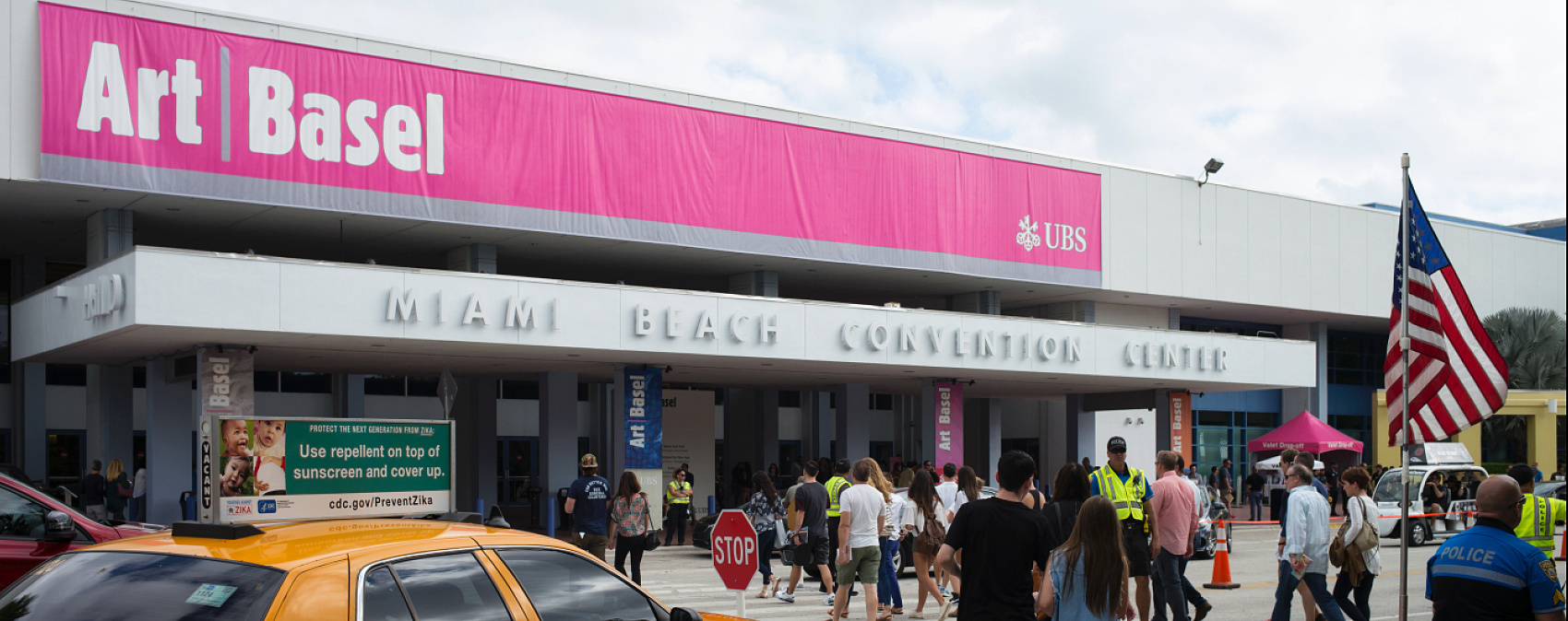 Entrance to Art Basel in Miami Beach, illuminated with ERCO lighting tools for art exhibitions.