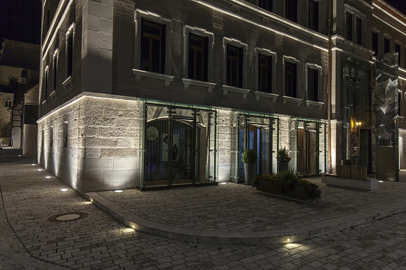 ERCO LED lighting at Iphofen Service Centre: Accentuating historic and modern architecture.