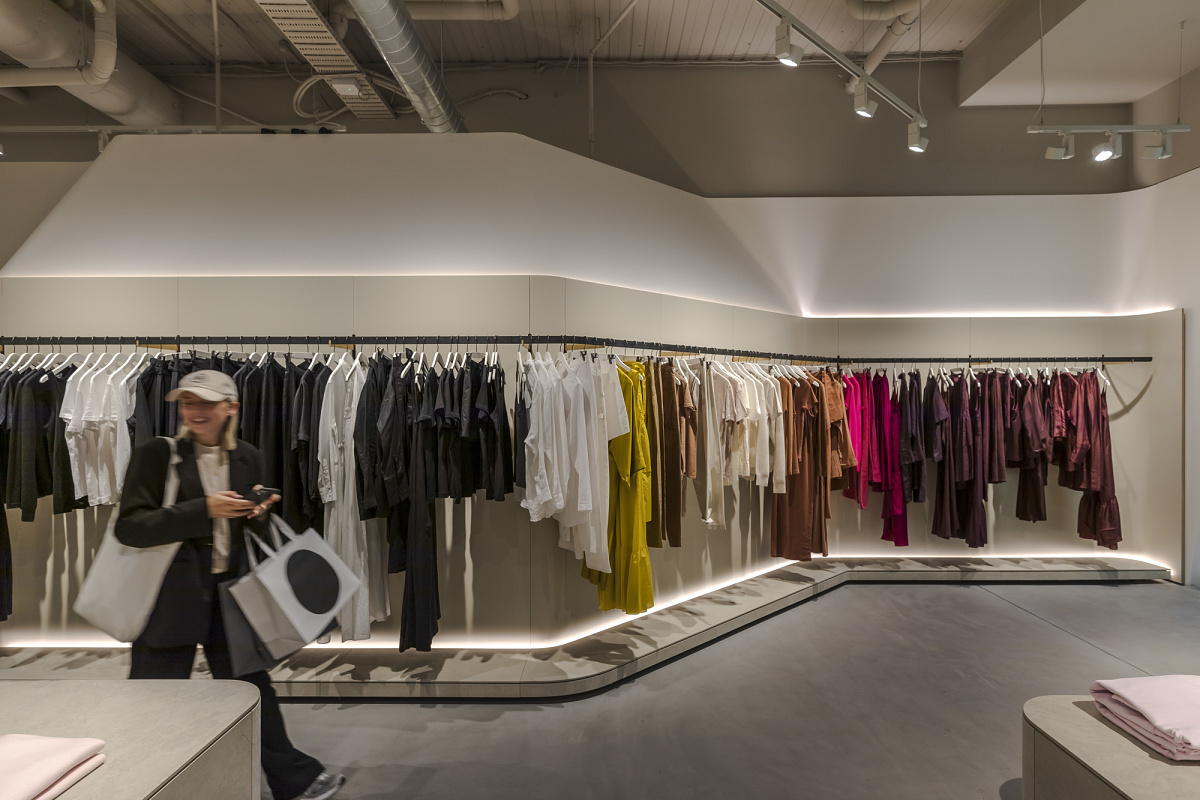 ERCO Optec spotlights illuminate fashion in Melbournes Jac + Jack store.