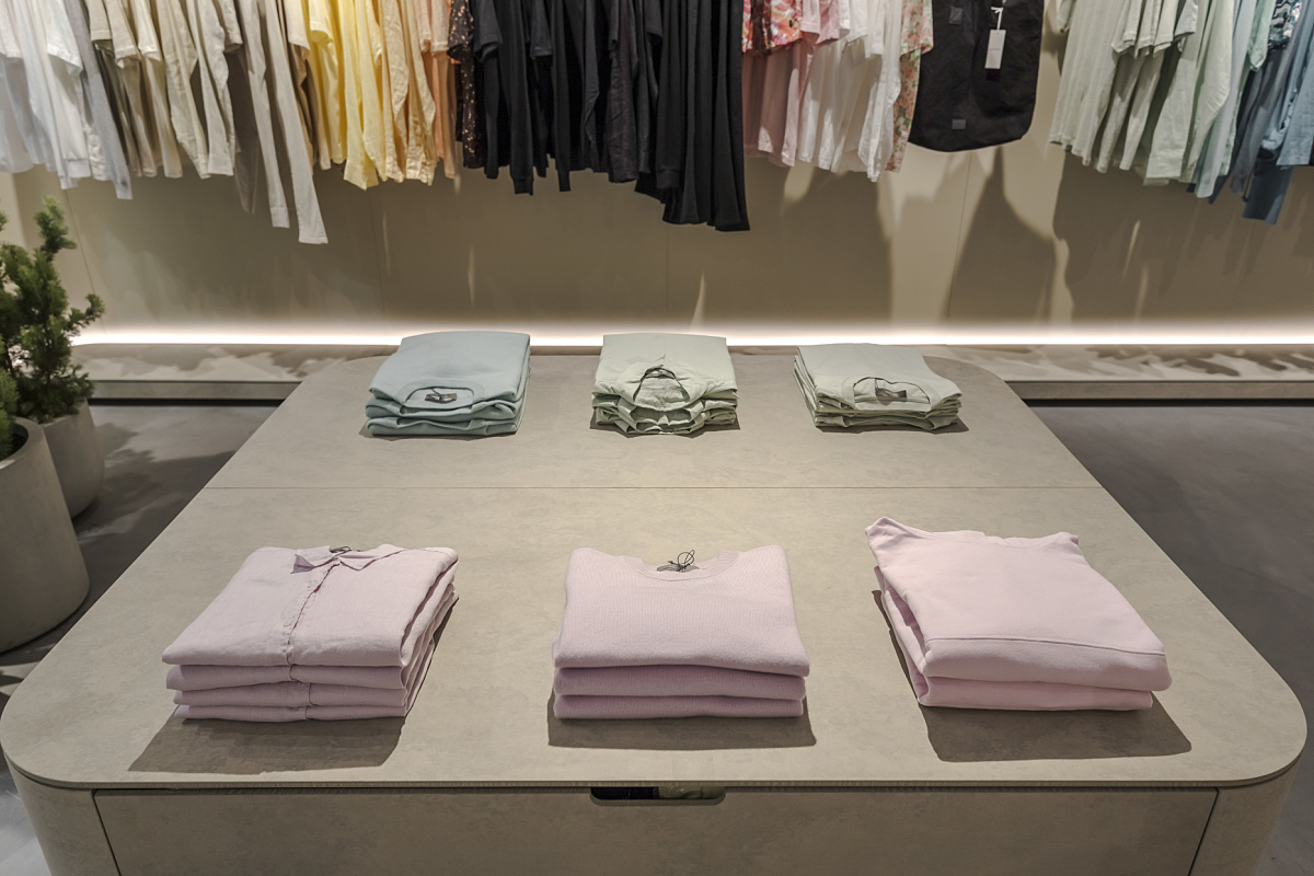 Folded apparel in the Jac + Jack store, illuminated by ERCO Optec spotlights for accurate color rendering.