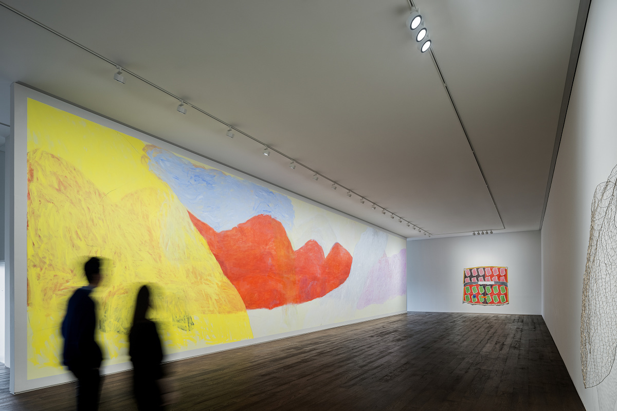 ERCO Parscan spotlights illuminate art in Johyun Gallery, Busan.