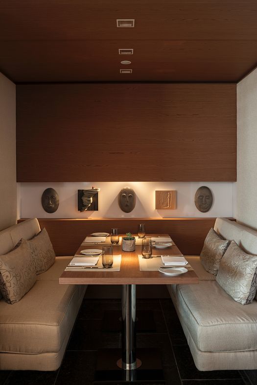 Johann Grill Restaurant at Kempinski Hotel, showcasing ERCO LED lighting for ambiance.