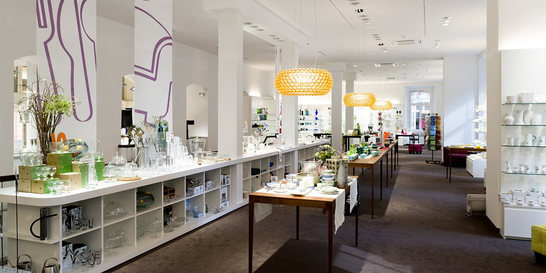 Klammerth tableware store in Graz, showcasing products with LED lighting.