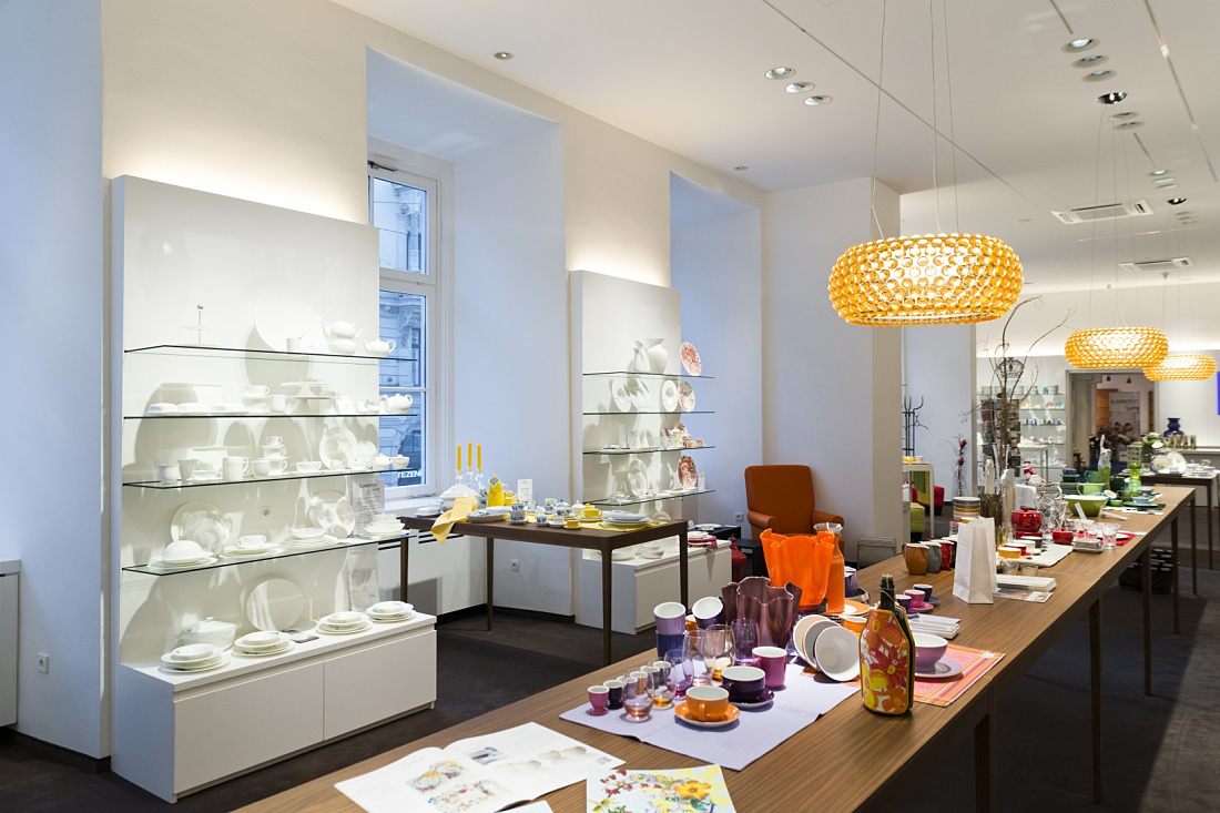 Klammerth store in Graz featuring LED lighting for tableware products.