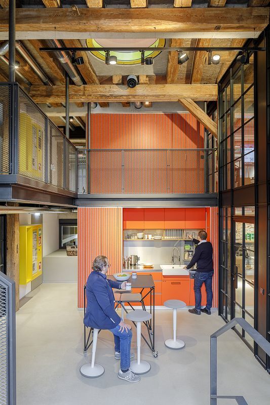 Koppenmühle Darmstadt office featuring ERCO Parscan spotlights and Jilly downlights.