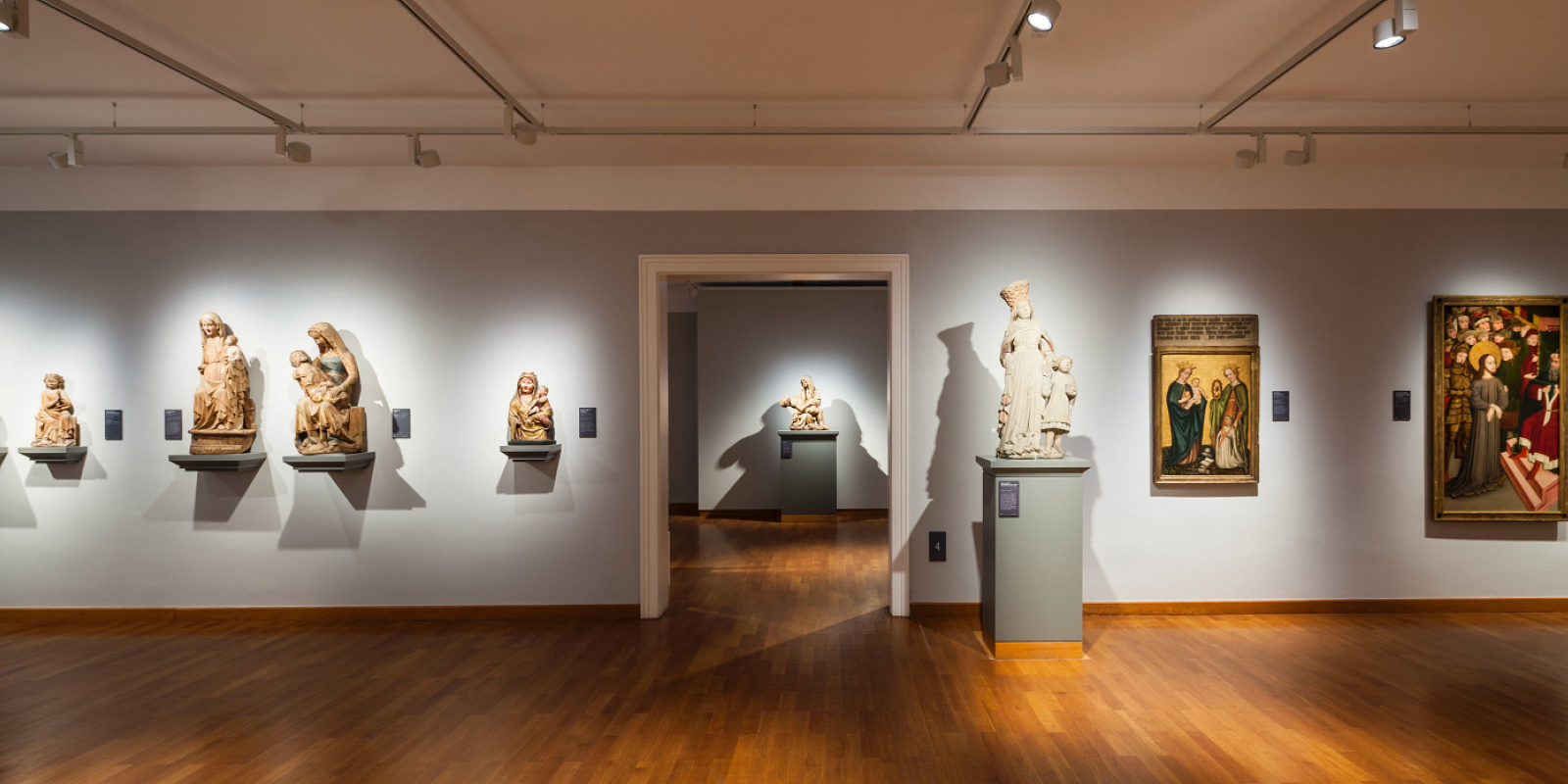 Kronach Gallery featuring illuminated Late Gothic and Renaissance art with LED lighting.