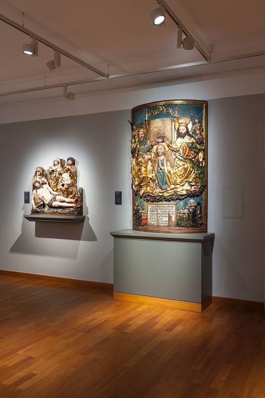 LED-lit artworks in Kronachs Fränkische Galerie, highlighted by Optec spotlights.