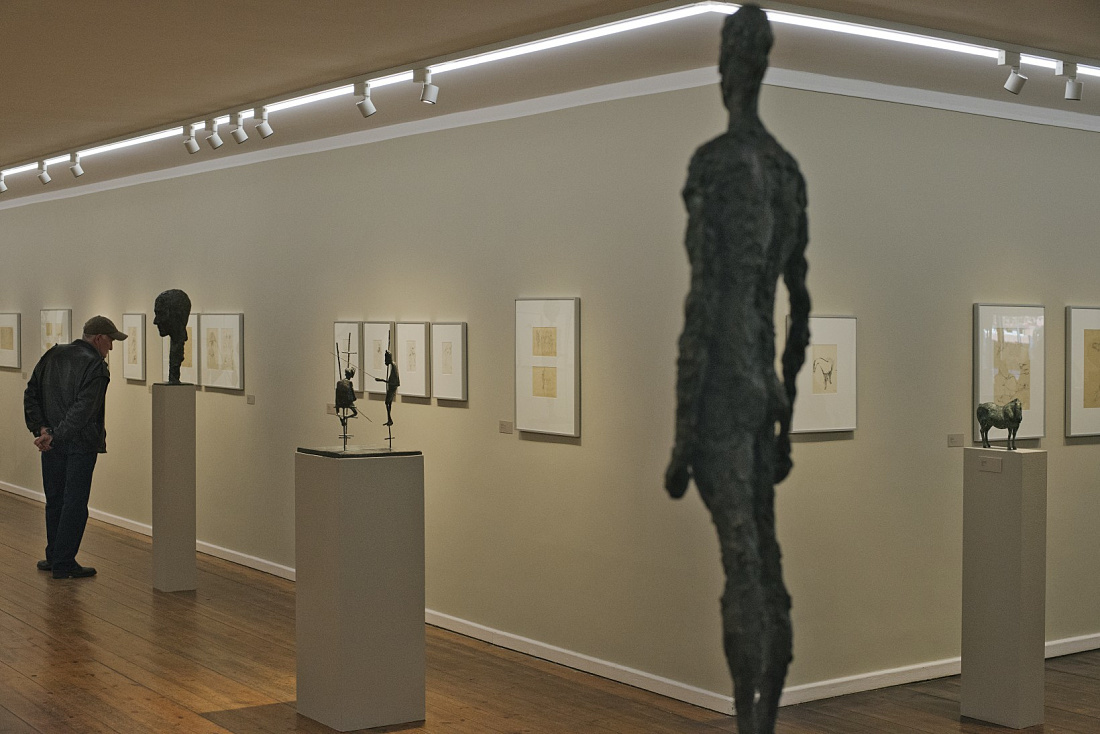 Kunsthalle Rostock art gallery featuring sculptures illuminated by Pollux spotlights. Accent lighting in the museum.
