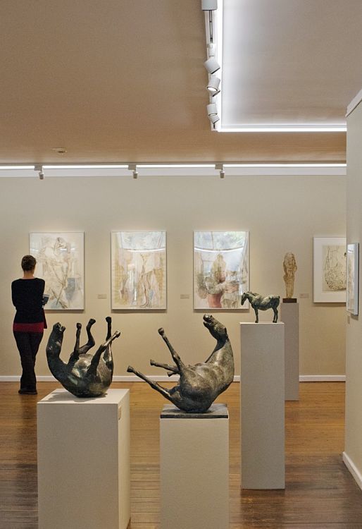Kunsthalle Rostock gallery featuring horse sculptures and paintings lit by Pollux spotlights.