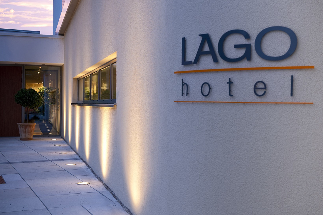 LAGO Hotel in Ulm illuminated with ERCO recessed floor lights, creating ambiance.
