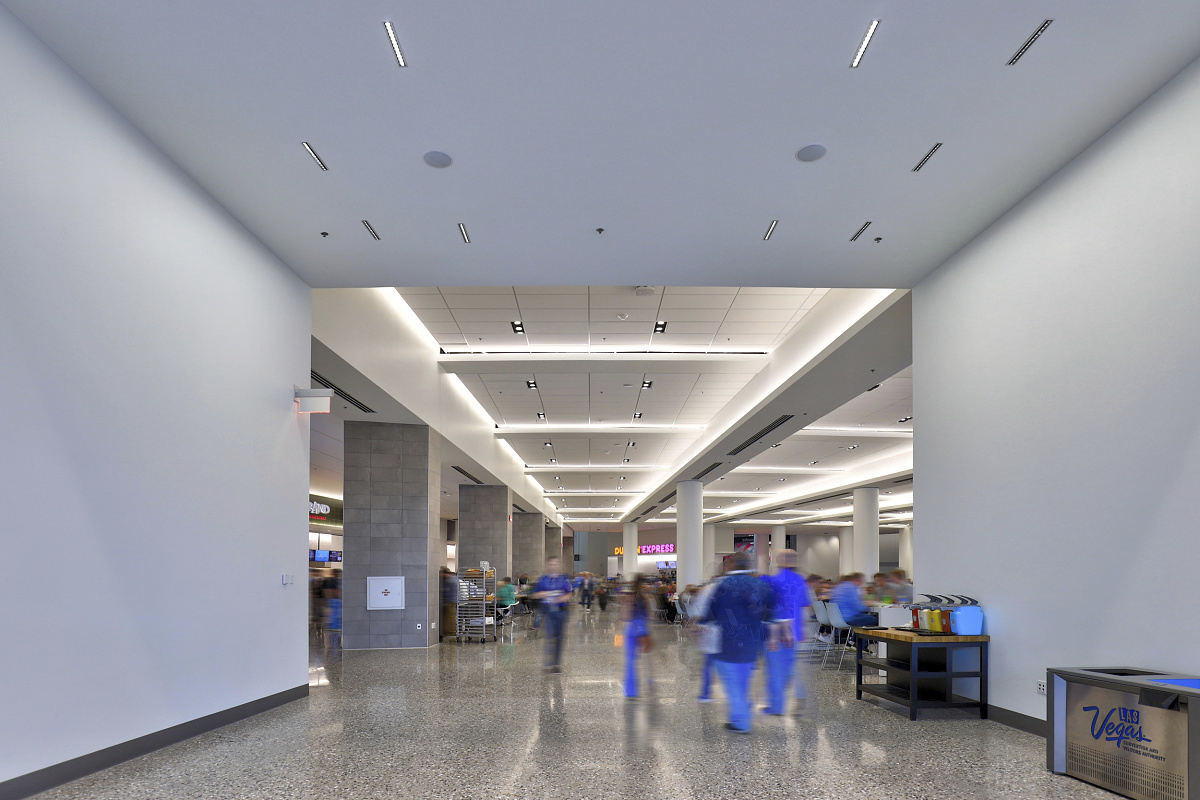 ERCO LED lighting ensures uniform lighting in the Las Vegas Convention Center corridors.