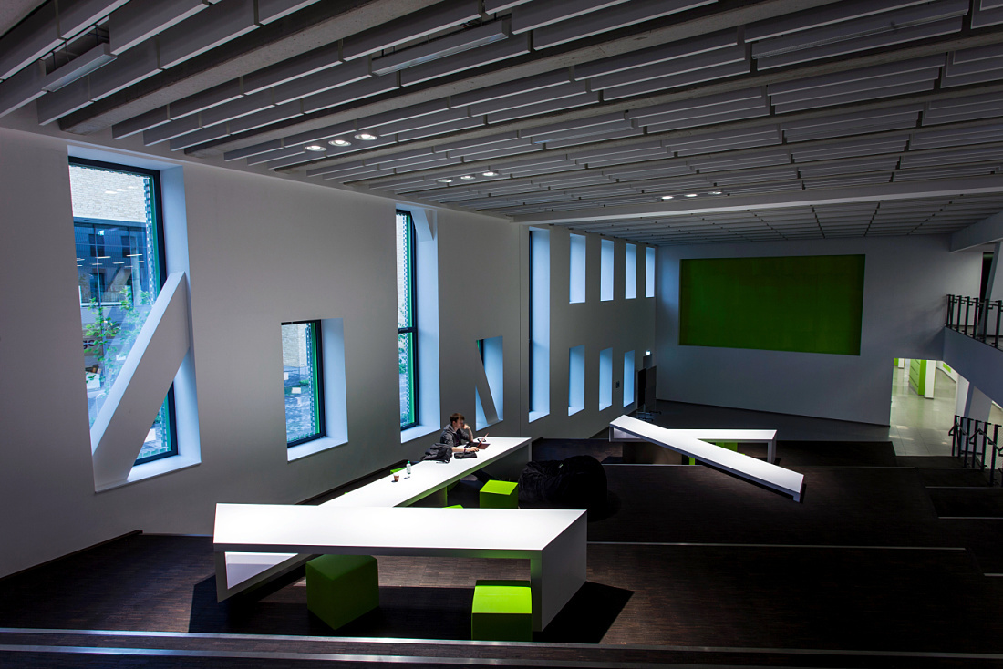 University of Osnabrücks learning landscape, featuring ERCO Quintessence spotlights for accent lighting.