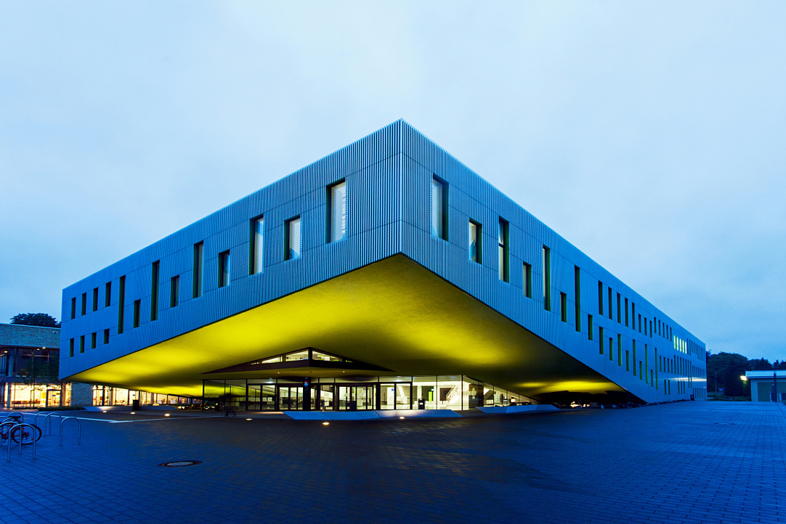University of Osnabrück lecture building featuring ERCO Quintessence spotlights for precise accent lighting.