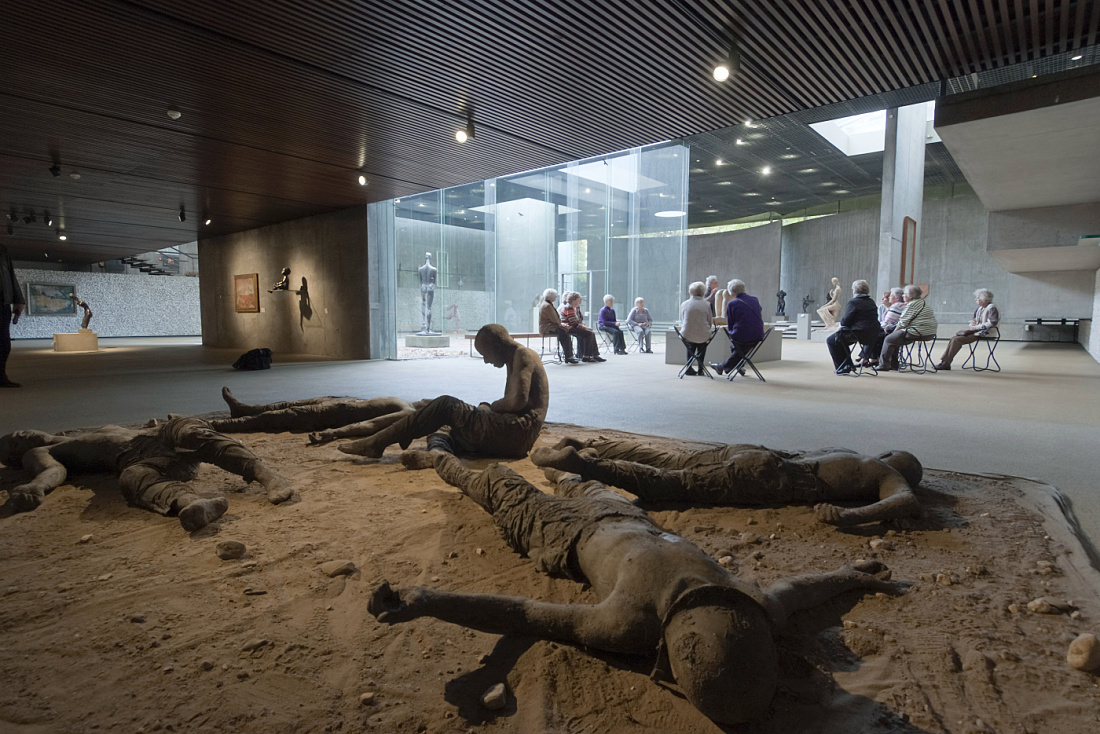 Lehmbruck Museum: Sculptures illuminated by flexible ERCO Optec LED spotlights in the gallery.