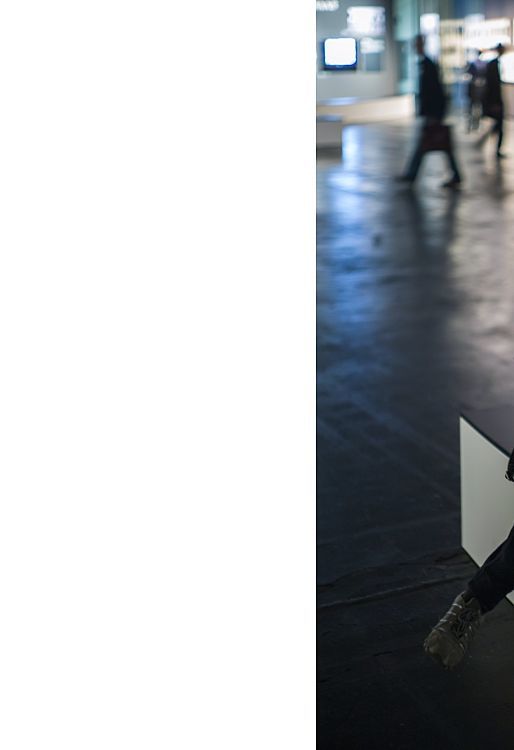 Visitor at Photokina 2012 with ERCO LED lighting using a smartphone.
