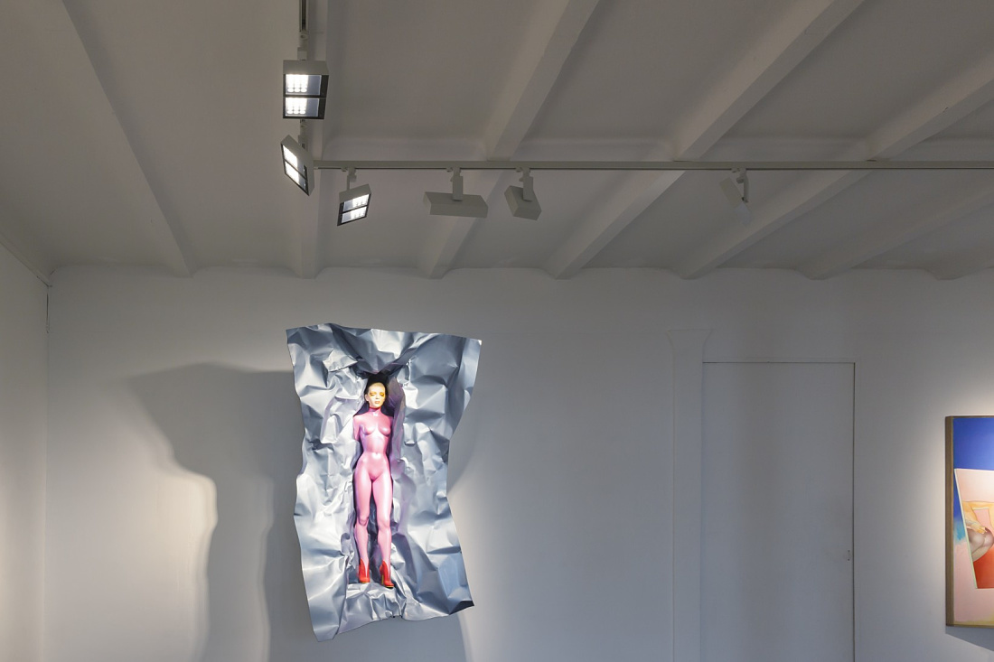 Levy Gallery: Artwork illuminated by ERCO Light Board spotlights on track.