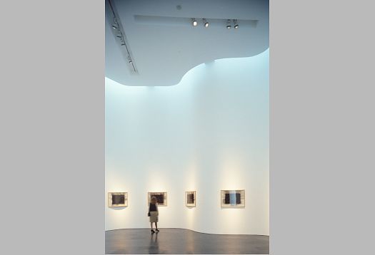 Woman viewing art illuminated by ERCO LED lighting in the Louvre-Lens museum.