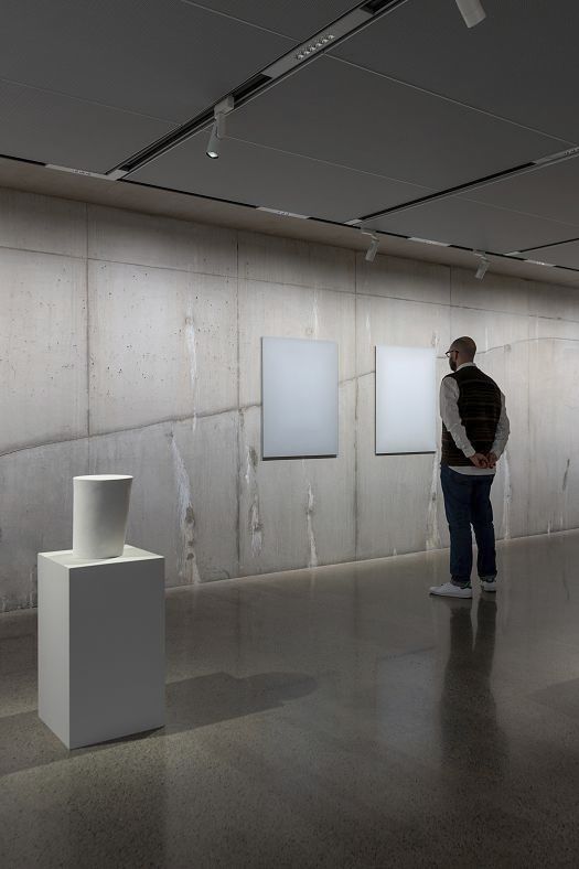 Liljevalchs Kunsthalle illuminated by ERCO: Parscan spotlights and Eclipse spots for flexible exhibits.