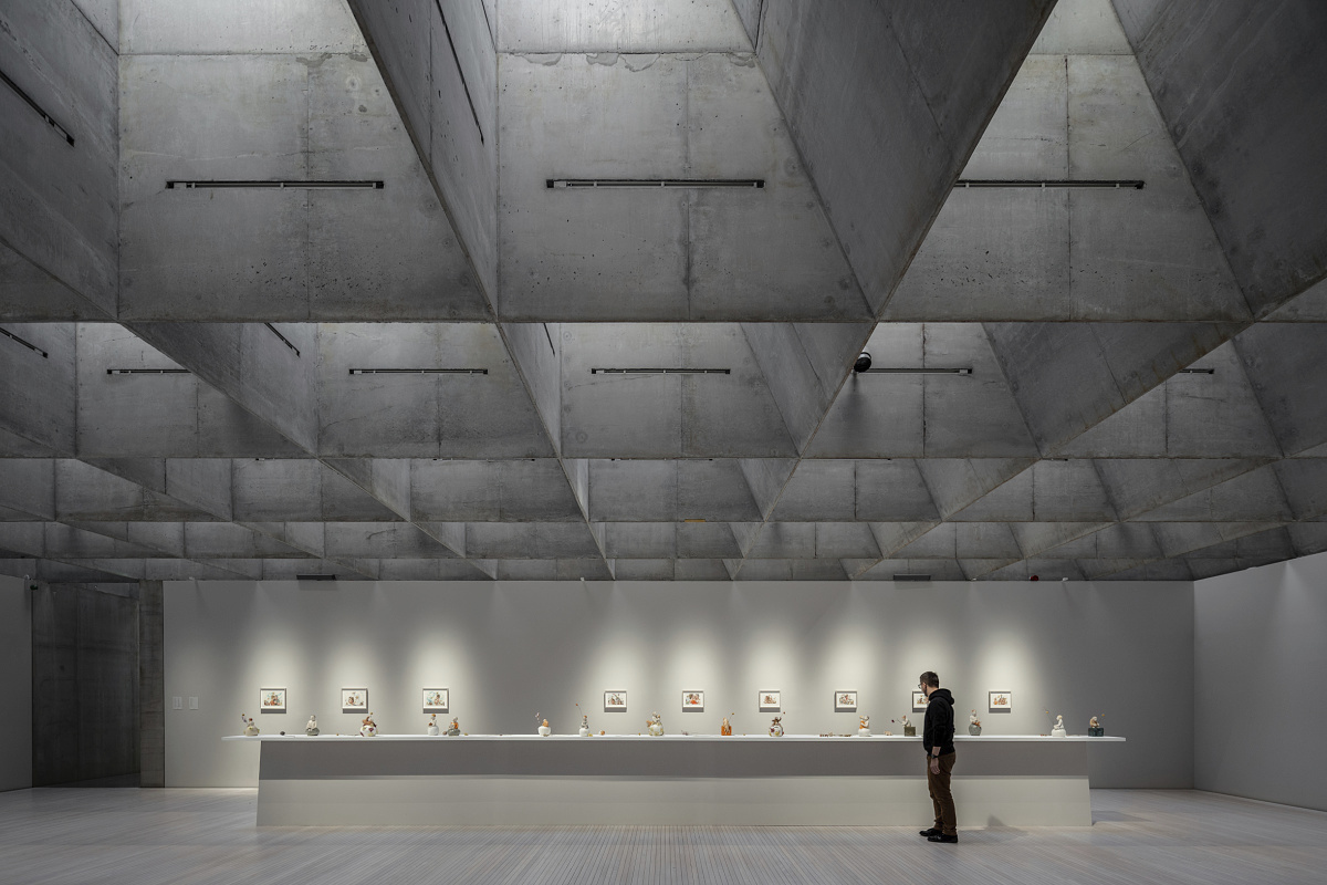 ERCO LED lighting at Liljevalchs Kunsthalle, Stockholm. Flexible exhibit using Parscan spotlights.