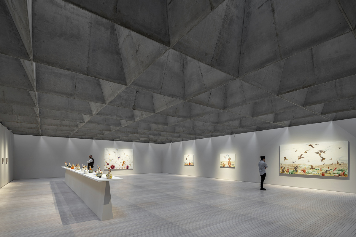 ERCO LED lighting at Liljevalchs Kunsthalle, Stockholm, featuring Parscan spotlights for flexible exhibitions.
