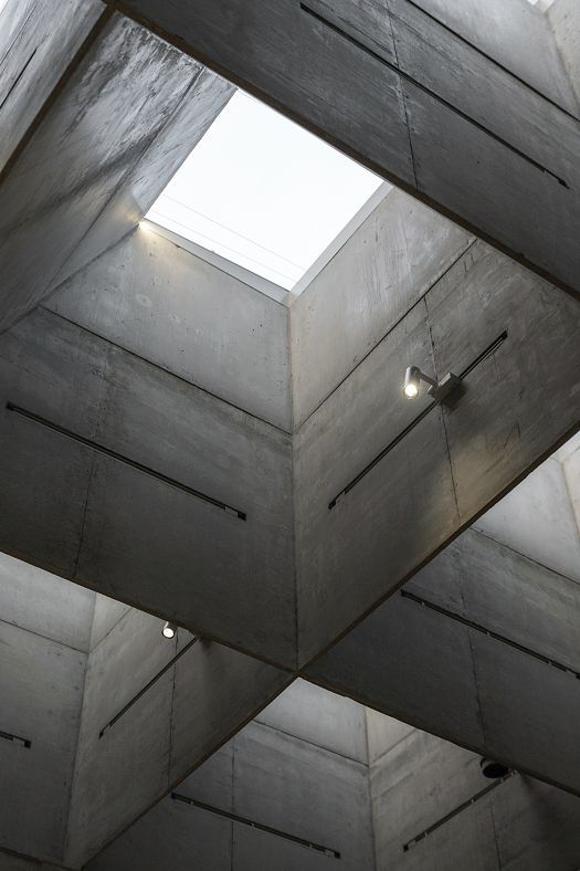 ERCO lighting at Liljevalchs Kunsthalle: Ceiling detail with spotlights and natural light.