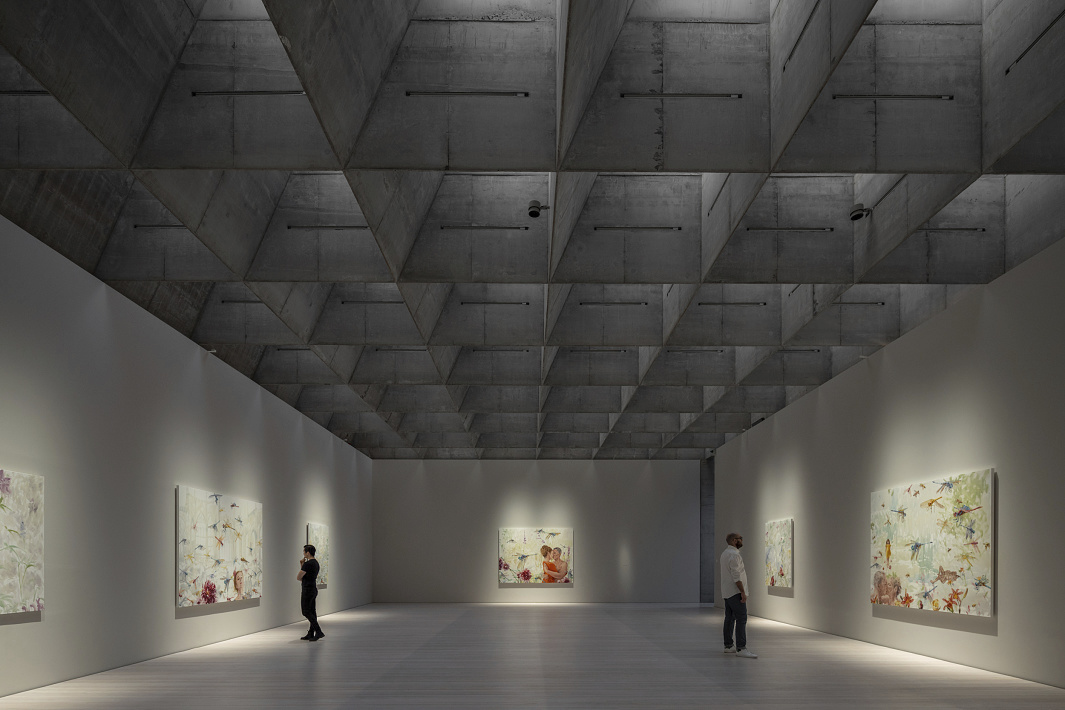 ERCO LED lighting at Liljevalchs Kunsthalle, Stockholm. Flexible exhibition lighting with Parscan spotlights.