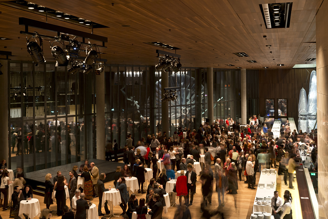 ERCO lighting enhances the modern Linz Music Theatre for opera, musicals, and ballet.
