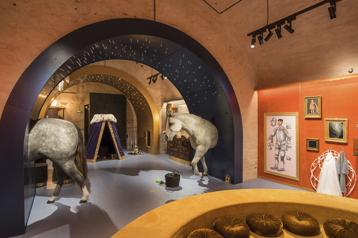 ERCO Eclipse spotlights illuminate temporary exhibits in Stockholms Royal Armoury.