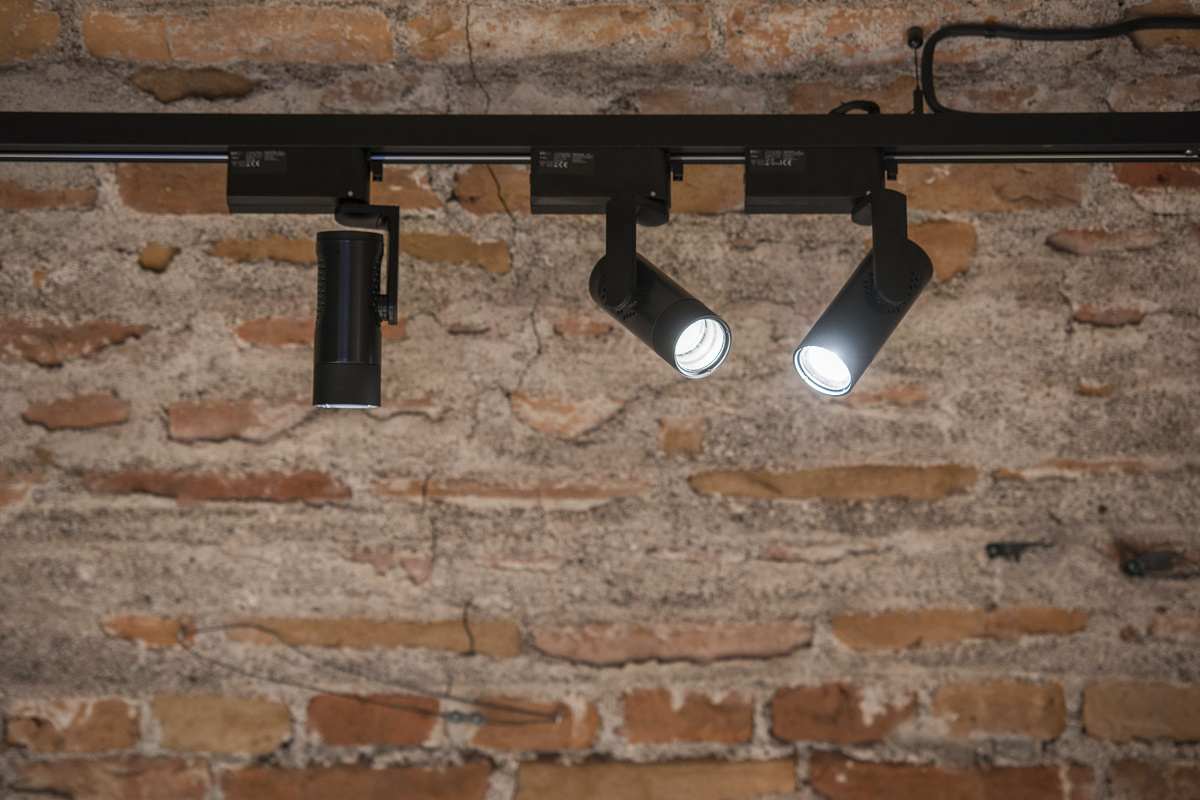 ERCO Eclipse spotlights illuminate an exhibit in Stockholms Royal Armory.