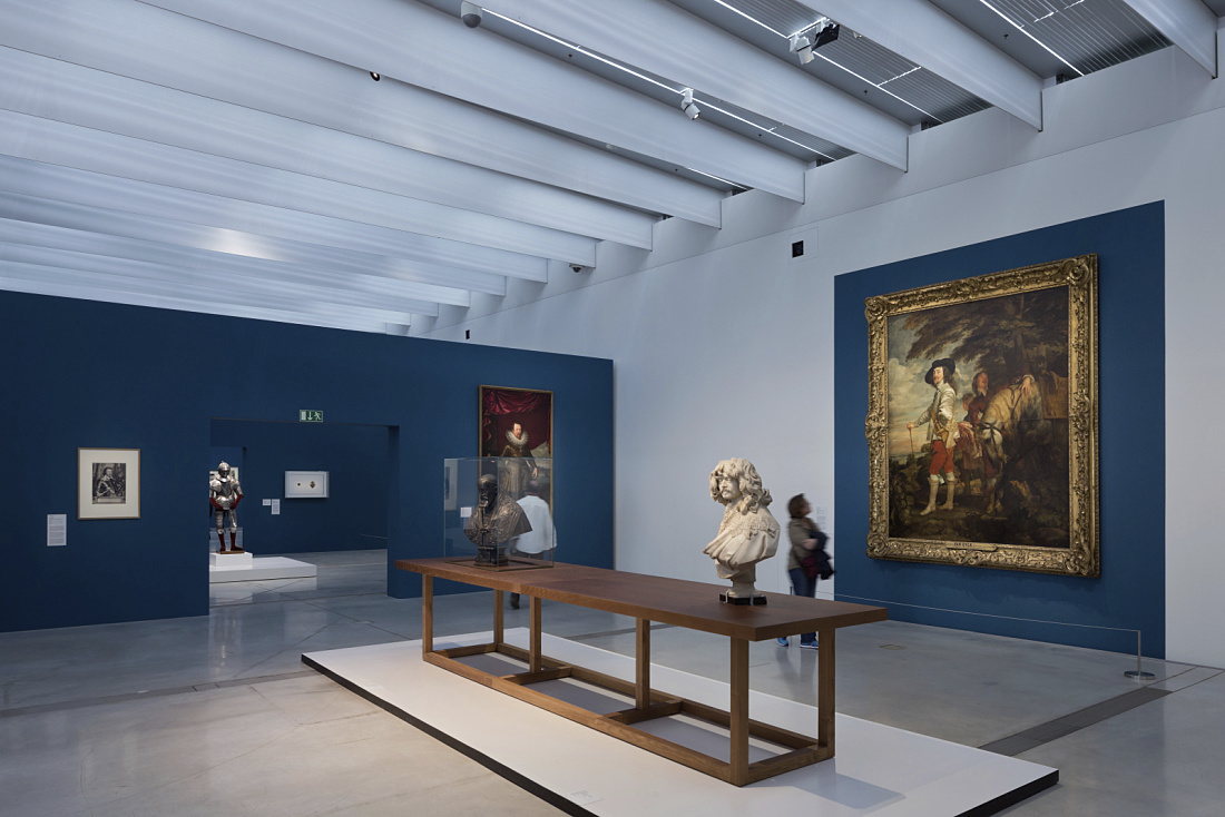 Louvre Lens Museum interior featuring art, architecture, and ERCO LED lighting.