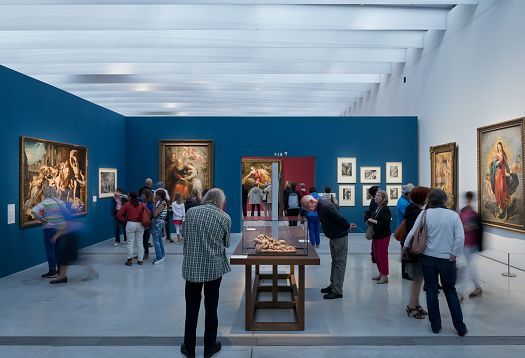 Visitors view art illuminated by ERCO LED lighting in the Louvre-Lens Museum gallery.