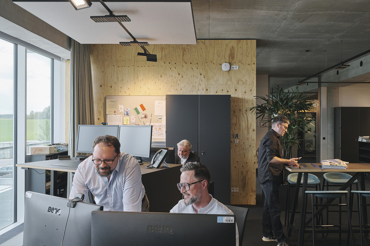 Lowa office featuring ERCO LED lighting, providing flexible, human-centric workplace illumination.