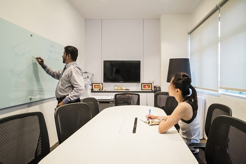 LuxLight Singapore office: Staff discussing lighting concept with ERCO LED lights.