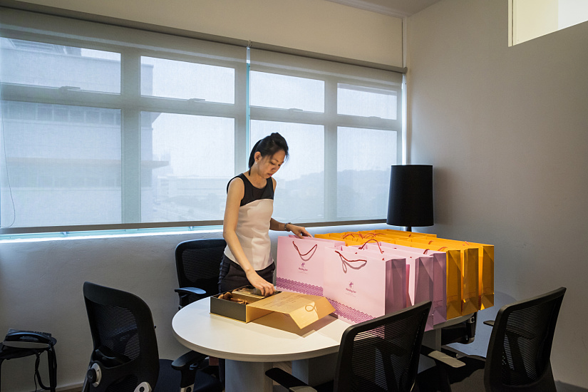LuxLight Singapore office featuring ERCO LED lighting and colorful accents.