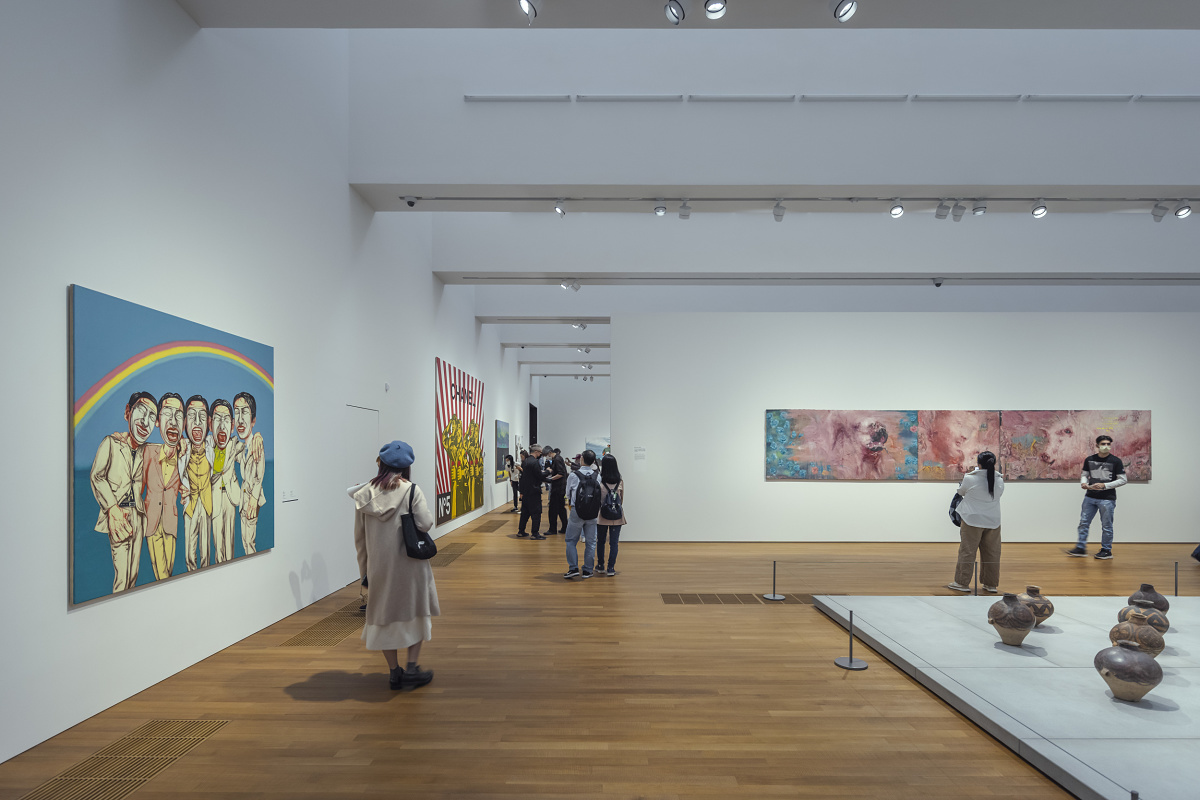 M+ Museum of Visual Culture, Hong Kong: Visitors viewing art illuminated by ERCO LED spotlights.