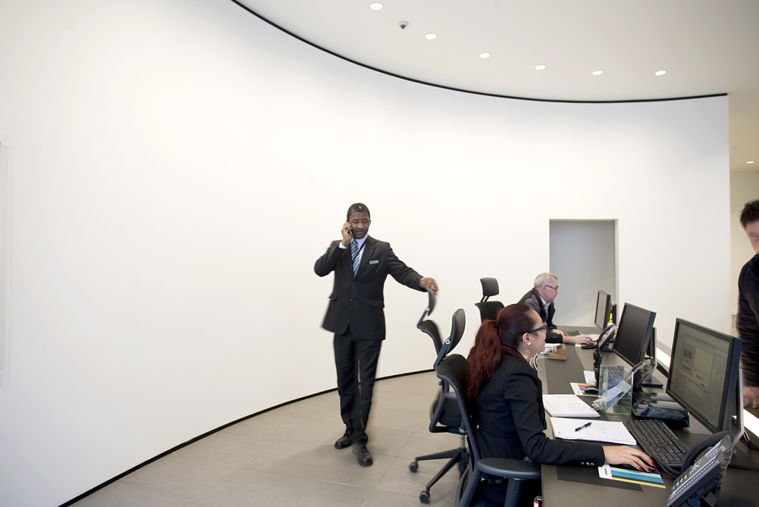 Mace HQ, London: Quintessence LED wallwashers illuminate the prestigious foyer.