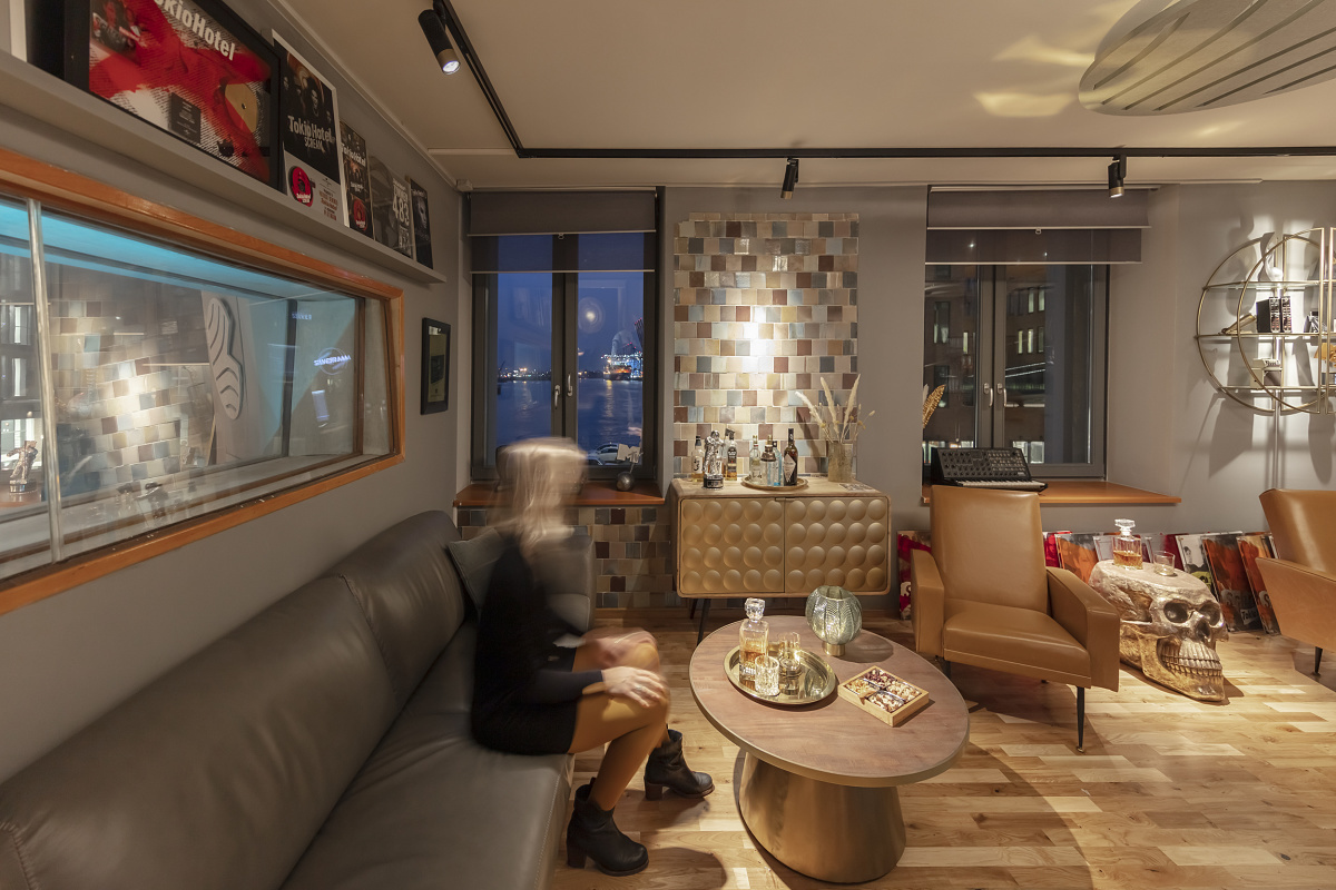 ERCO Eclipse spotlights in MADIZIN & SILVERJAM Studio, Hamburg, providing precise accent lighting.