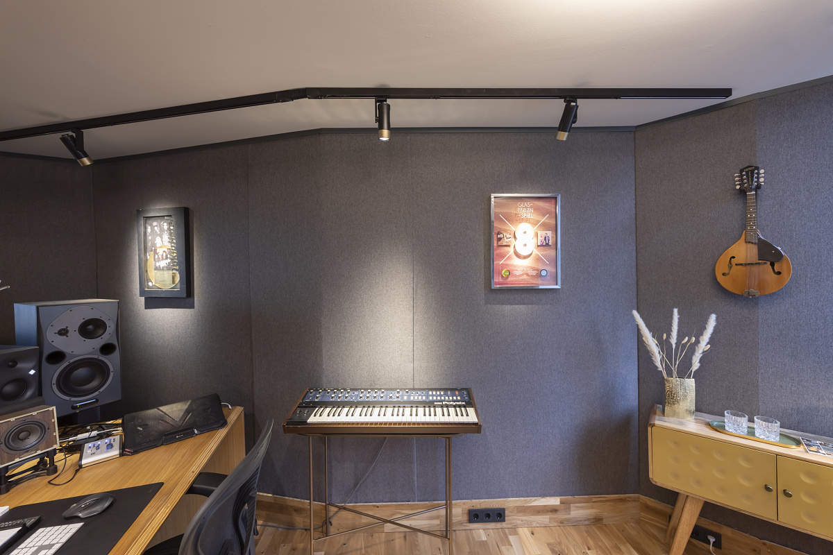 ERCO Eclipse spotlights in MADIZIN & SILVERJAM Studio, Hamburg, providing accent lighting.
