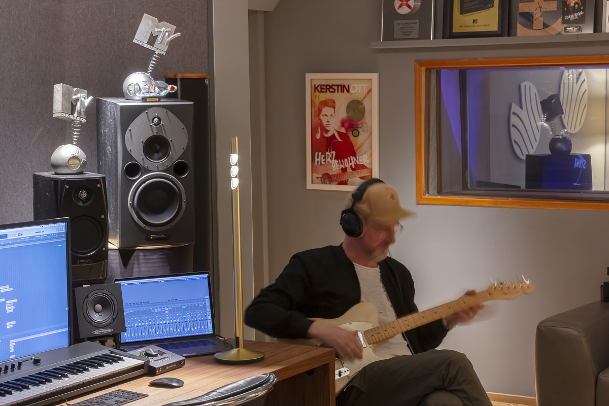 ERCO Eclipse spotlights in MADIZIN & SILVERJAM Studio, Hamburg, providing precise accent lighting and flexible adjustment.