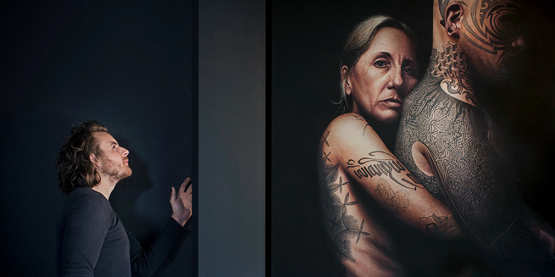 Exposición Matthew Penn: Retratos iluminados acentuados con iluminación ERCO.
