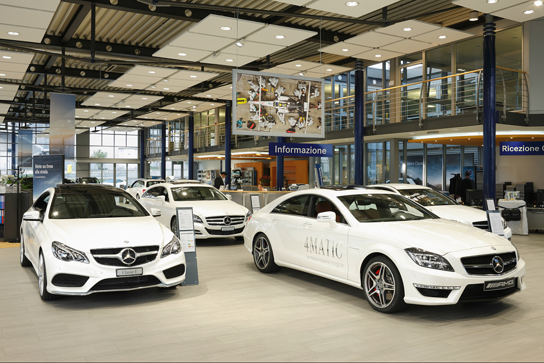 Mercedes-Benz showroom in Lugano featuring ERCO LED lighting for optimal car presentation.